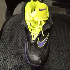 Nearly new Nike sneakers size 8.5